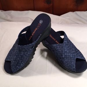 Women’s Bernie Mev sandal. Size 6. Blue.